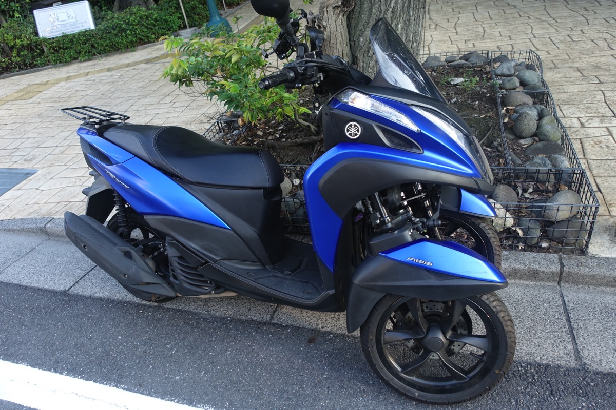 トリシティ 155 (普通自動車免許仕様、二輪免許では乗れません)